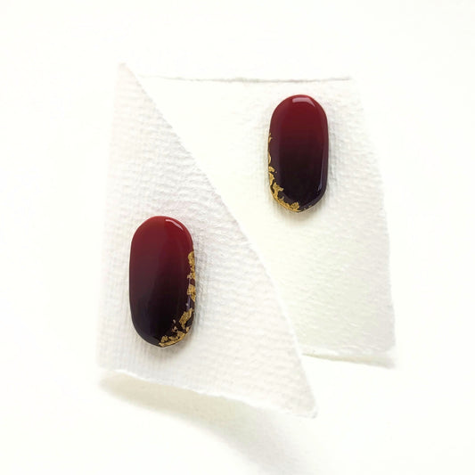 Squoval, Ohrstecker Schwarz bis Rot mit 23,6 Karat Blattgold