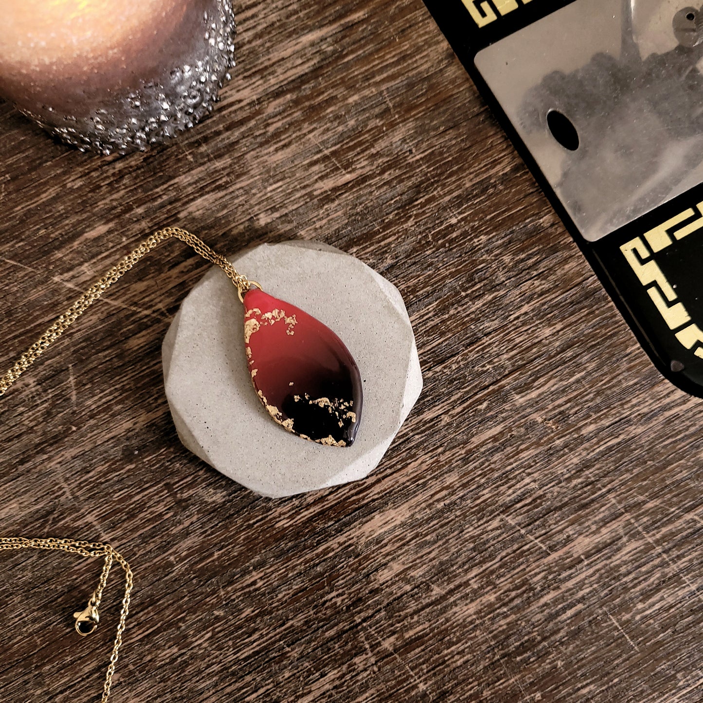 Gold Kette mit schwarz-rotem Anhänger mit echtem Gold