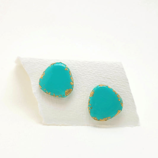 Dreieck M, Ohrstecker in türkis mit 23,6 Karat Blattgold