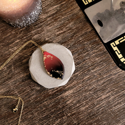 Gold Kette mit schwarz-rotem Anhänger mit echtem Gold